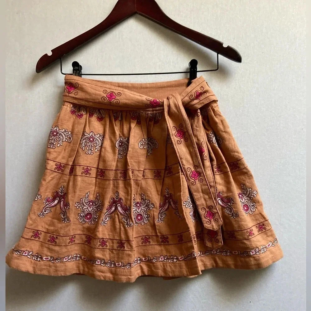 Anthropologie Meghan Embroidered Mini pleated waist tie  Skirt Sz 0